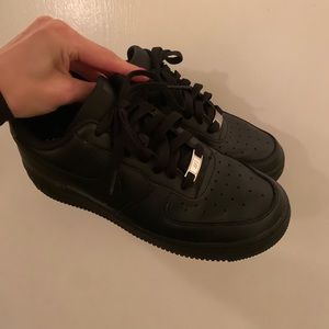 Black low top Air Force 1 ‘07